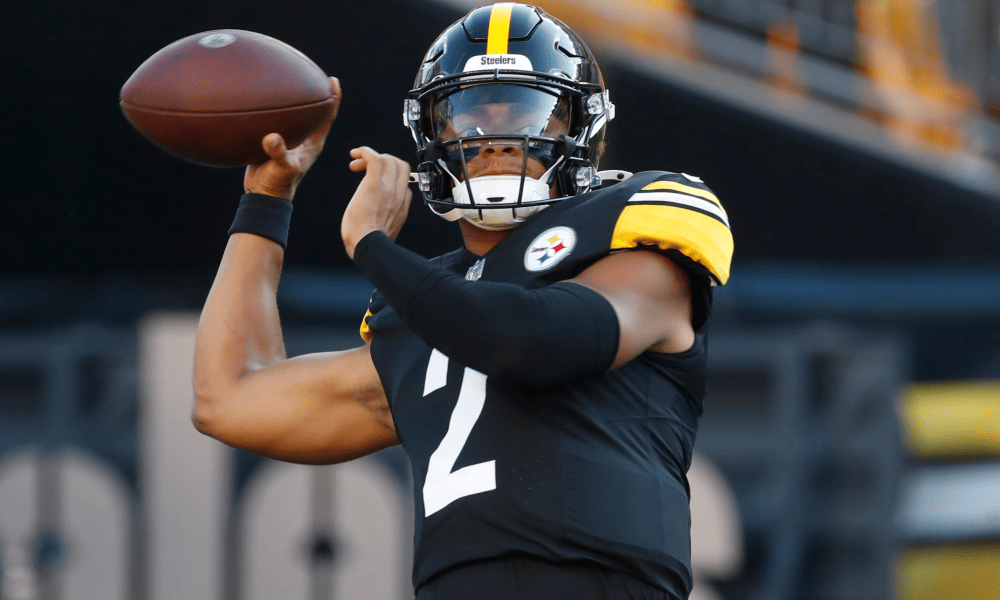 Steelers should start Justin Fields and not Russell Wilson